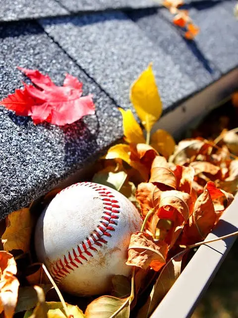 background image with rain gutter